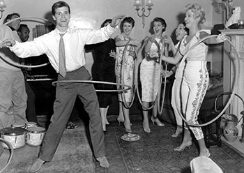 Fig 6. People using the Melin- and Knerr-manufactured Hula Hoop. 
“The Hula Hoop.” Thoughts from a Buttonmonger. 5 March 2013. Web. 1 December 2015.
